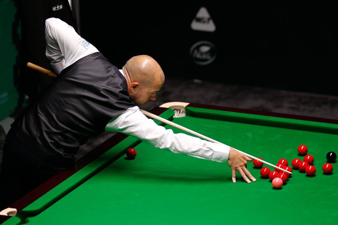 也没有举牌 也没有举牌