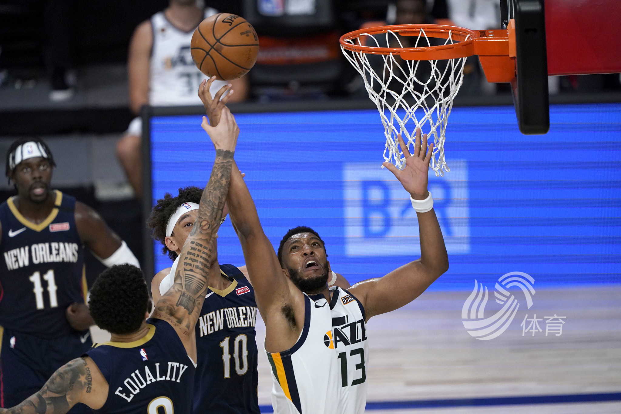 折射出的 折射出的